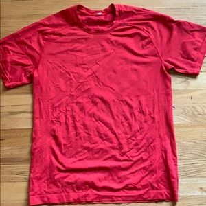 Men’s Lululemon shirt- M